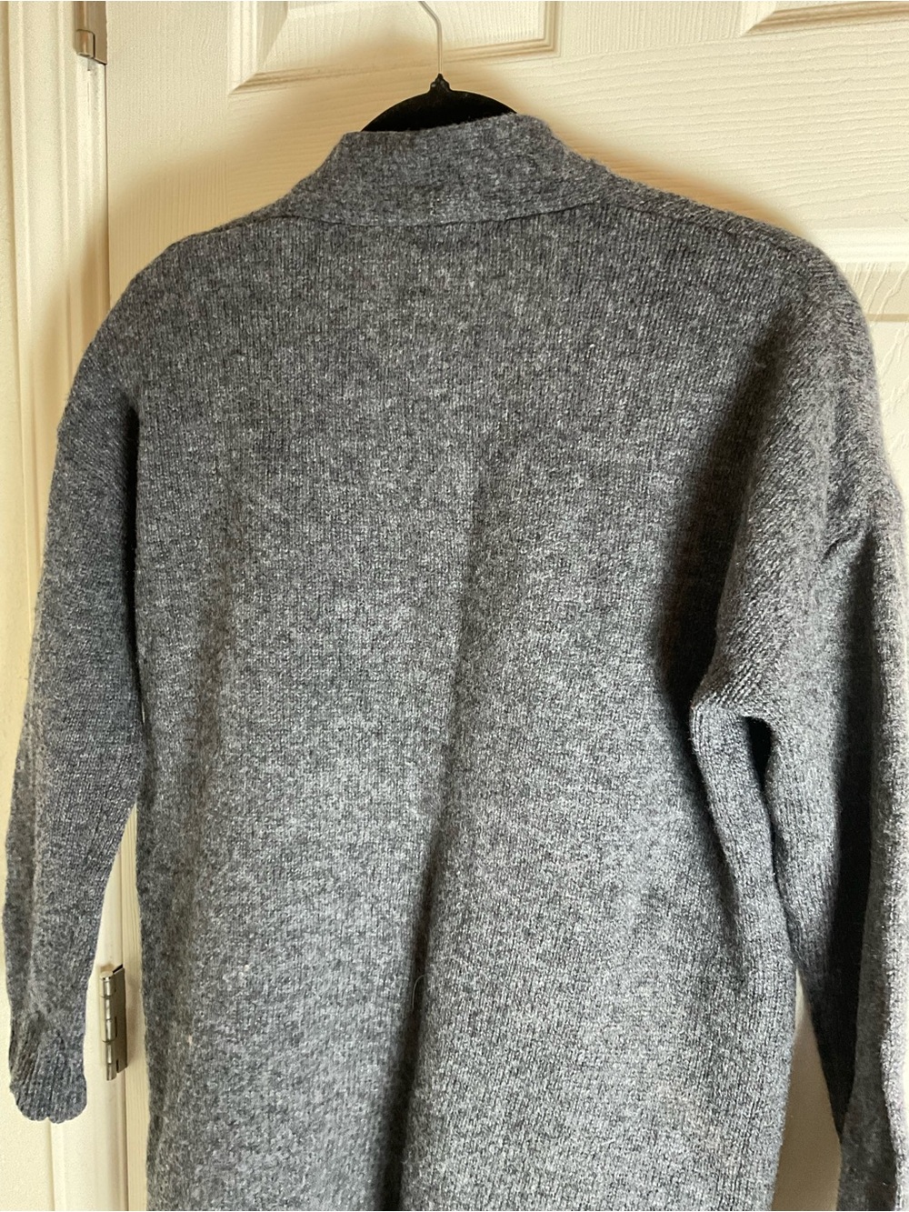 Uniqlo 100% Wool Gray Cardigan Sweater size XSMALL - Picture 10 of 12